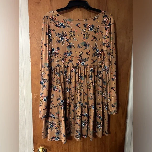 True Craft Floral V-Neck Long Sleeve Top - Tan and Blue - Picture 2 of 2